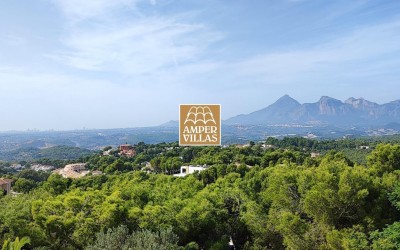 Magnificent villa with beautiful views and privacy in Sierra  Altea Golf.